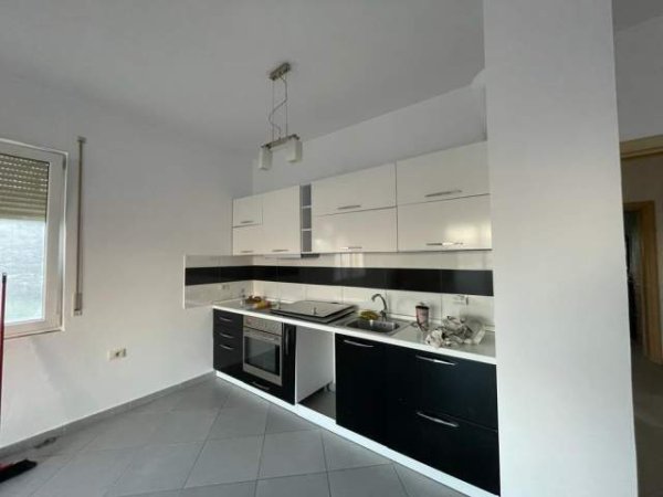Tirane, jepet me qera apartament 2+1+BLK Kati 1, 110 m² 450 Euro (Selite e vjeter)