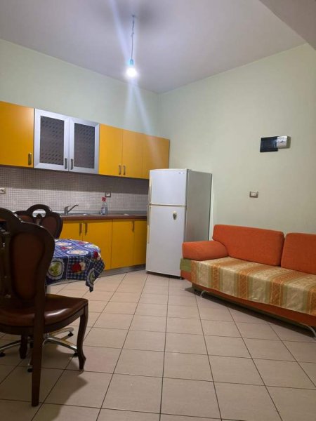 Tirane, jepet me qera apartament 1+1 Kati 1, 45 m² 30.000 Leke