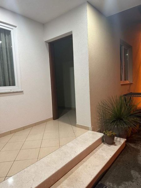 Tirane, jepet me qera apartament 1+1 Kati 1, 45 m² 30.000 Leke