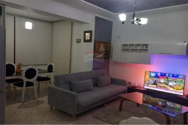 Tirane, jepet me qera apartament 2+1+A Kati 7, 85 m² 600 Euro (rruga kavajes)