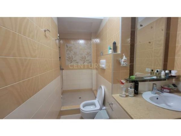 Tirane, jepet me qera apartament 1+1 Kati 6, 52 m² 450 Euro