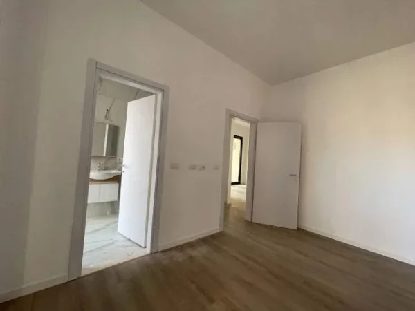 Tirane, jepet me qera apartament 2+1 Kati 3, 99 m² 1.000 Euro (Rruga e Kosovareve)