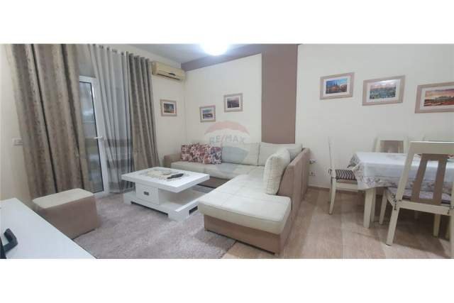 Tirane, jepet me qera apartament 1+1+BLK Kati 4, 57 m² 400 Euro (rruga siri kodra)