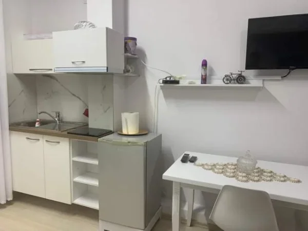 Tirane, jepet me qera apartament Kati 2, 35 m² 450 Euro (Prane Sheshit Willson)