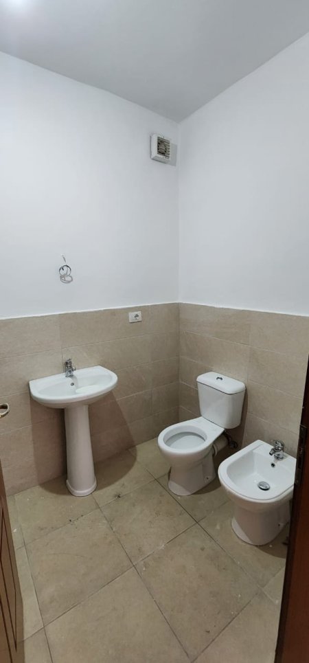 Tirane, jepet me qera apartament 1+1+BLK Kati 7, 70 m² 32.000 Leke (Astir)