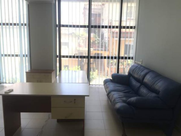 Tirane, jepet me qera zyre Kati 2, 50 m² 320 Euro (Brryli)