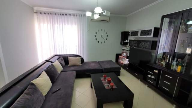 Tirane, jepet me qera apartament 2+1+BLK Kati 3, 110 m² 350 Euro (rruga Muhamet Deliu)