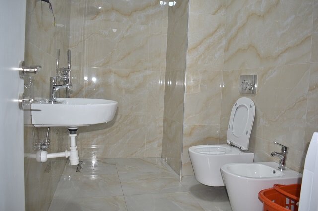 Tirane, jap me qera apartament 1+1+BLK Kati 8, 67 m² 420 Euro (Rruga Kongresi i Manastirit)