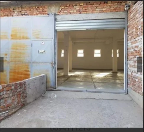 Tirane, jap me qera Jap me qera 600 m² magazine 1000 euro 1.000 Euro