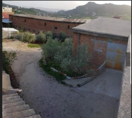 Tirane, jap me qera Jap me qera 600 m² magazine 1000 euro 1.000 Euro