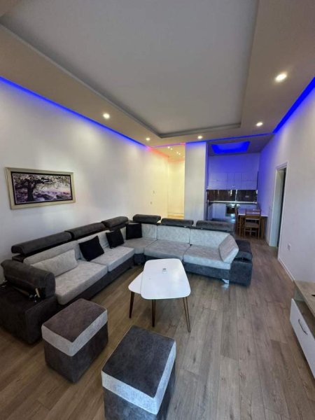 Tirane, jepet me qera apartament 2+1+BLK Kati 2, 120 m² 700 Euro (rruga peti)