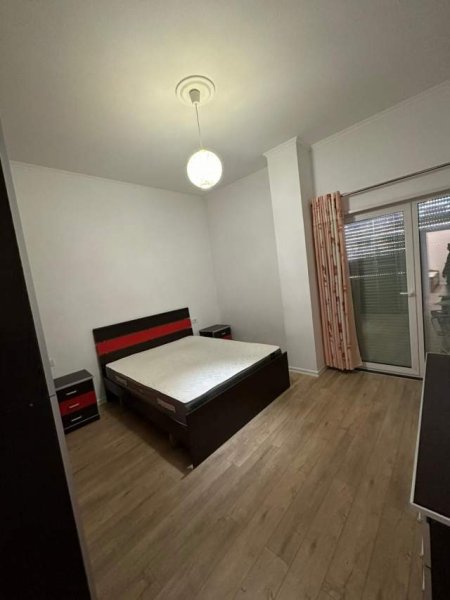 Tirane, jepet me qera apartament 2+1+BLK Kati 2, 120 m² 700 Euro (rruga peti)
