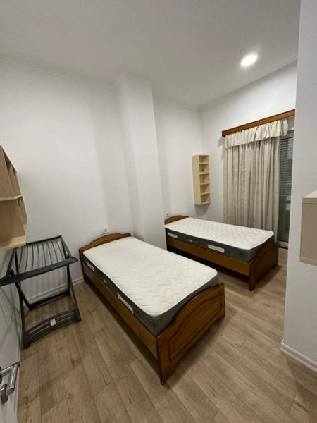 Tirane, jepet me qera apartament 2+1+BLK Kati 2, 120 m² 700 Euro (rruga peti)