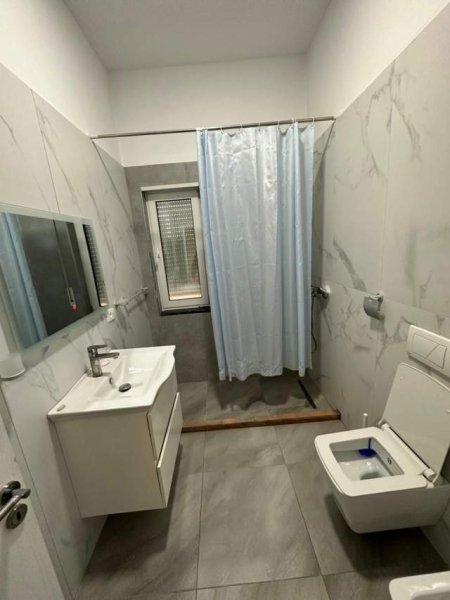 Tirane, jepet me qera apartament 2+1+BLK Kati 2, 120 m² 700 Euro (rruga peti)