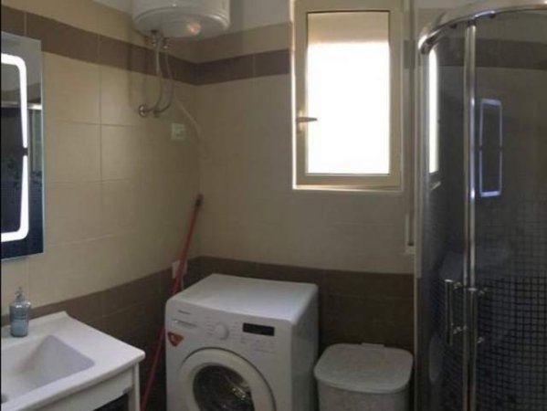Vlore, jepet me qera apartament 2+1 76 m² 450 Euro (Lungomare)
