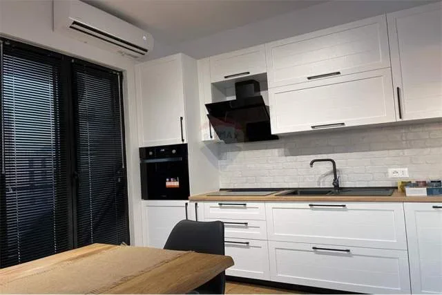 Tirane, jepet me qera apartament 2+1+A Kati 10, 93 m² 650 Euro