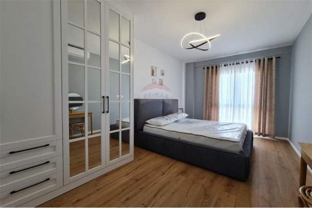 Tirane, jepet me qera apartament 2+1 Kati 10, 972 m² 600 Euro (Rr. e Dibres)