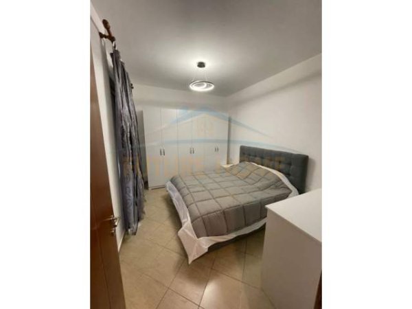 Tirane, jepet me qera apartament 1+1 Kati 4, 70 m² 500 Euro (Rruga e Barrikadave)