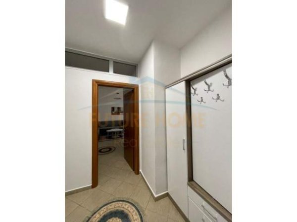 Tirane, jepet me qera apartament 1+1 Kati 4, 70 m² 500 Euro (Rruga e Barrikadave)
