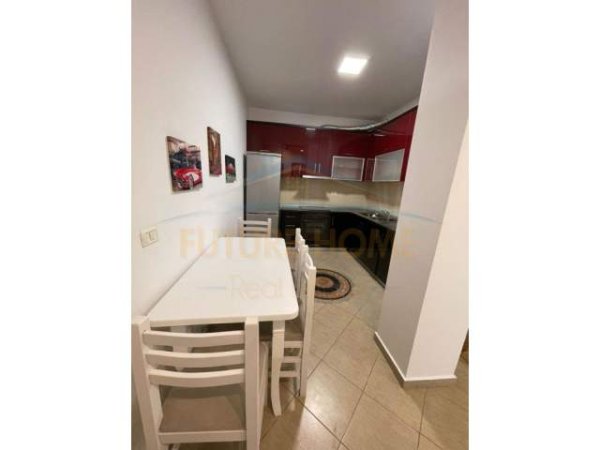 Tirane, jepet me qera apartament 1+1 Kati 4, 70 m² 500 Euro (Rruga e Barrikadave)