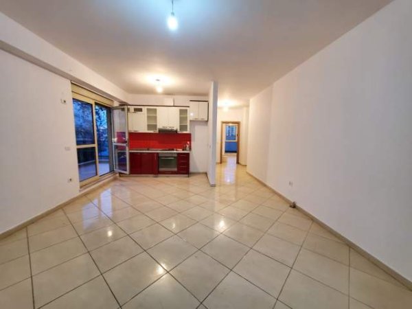 Tirane, jepet me qera apartament 2+1 Kati 2, 107 m² 600 Euro (Rruga e Kavajes)