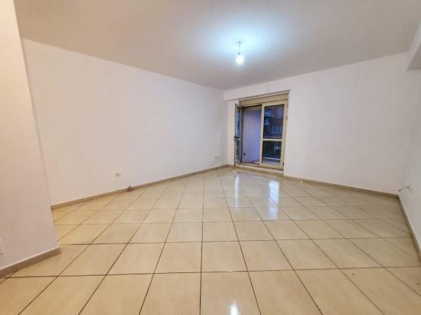 Tirane, jepet me qera apartament 2+1 Kati 2, 107 m² 600 Euro (Rruga e Kavajes)