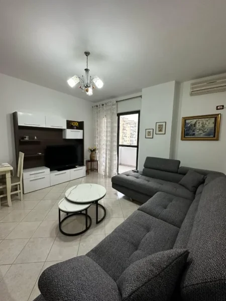 Tirane, jepet me qera apartament 2+1 Kati 4, 104 m² 550 € (astir)