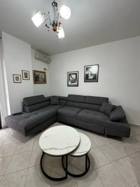 Tirane, jepet me qera apartament 2+1 Kati 4, 104 m² 550 € (astir)