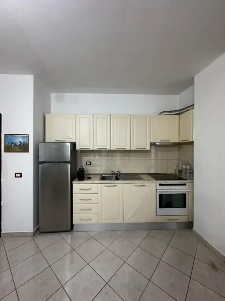 Tirane, jepet me qera apartament 2+1 Kati 4, 104 m² 550 € (astir)