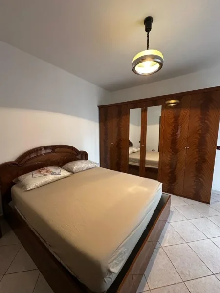 Tirane, jepet me qera apartament 2+1 Kati 4, 104 m² 550 € (astir)