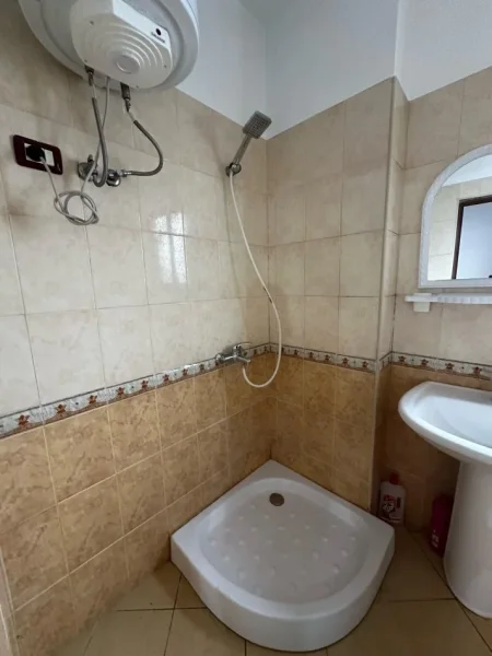 Tirane, jepet me qera apartament 2+1 Kati 4, 104 m² 550 € (astir)