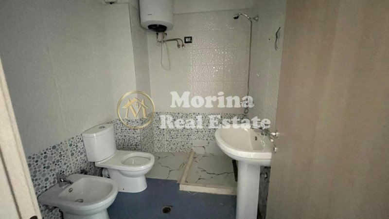 Tirane, jepet me qera apartament 2+1 Kati 3, 103 m² 400 € (Xhanfize Keko)