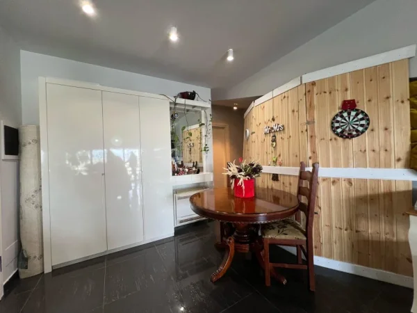 Shqiperi, jepet me qera apartament 2+1+Ballkon , 90 m² 1.500 € (Long Hill Residence)