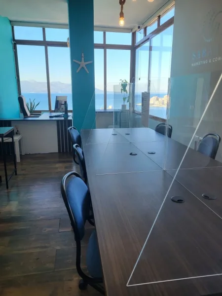 Sarande, jap me qera zyre Kati 1, 61 m² 1.300 € (Rruga Gjergj araniti ( rruga 5 ))