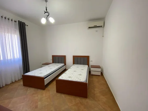 Tirane, jepet me qera apartament 2+1 Kati 3, 96 m² 600 € (Apartament me Qera 2+1+2 - Shkoze, Tirane (VR007))