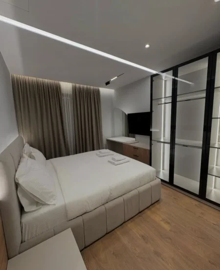 Tirane, jepet me qera apartament+verande | Penthouse 3+1+Aneks+Ballkon Kati 8, 150 m² 1.600 € (Parku Olimpik)