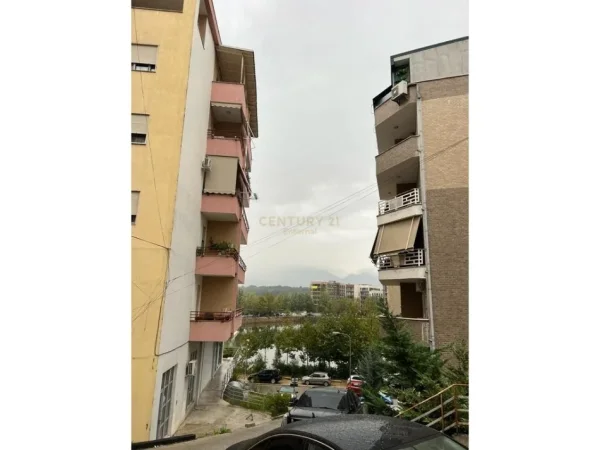 Tirane, shes garsonier+Garazhd , 57 m² 150.000 € (Liqeni i Thatë)