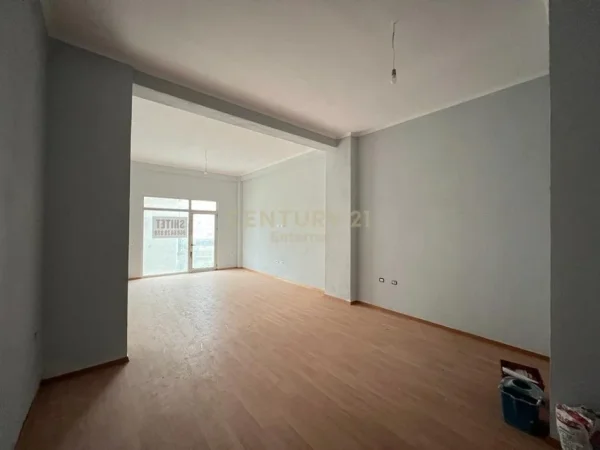 Tirane, shes garsonier+Garazhd , 57 m² 150.000 € (Liqeni i Thatë)