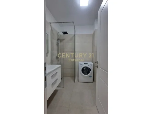 Tirane, jap me qera apartament 1+1+Post Parkimi+Ballkon , 68 m² 1.200 € (Rruga e Kosovareve)