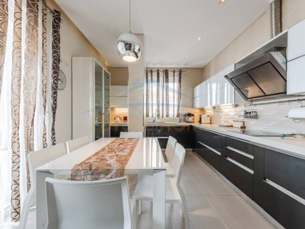 Durres, shitet apartament duplex 3+1+Aneks+Ballkon Kati 8, 295 m² 360.000 € (Qendër, Durres)