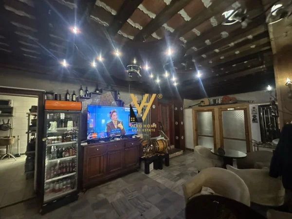 Tirane, jepet me qera bar-resorant Kati 1, 500 m² 3.000 € (RRETHI I SHKOZES)