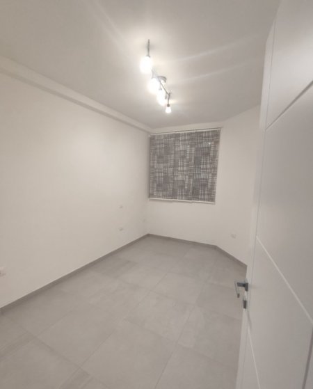 Tirane, jepet me qera zyre Kati 4, 80 m² 650 € (myslym shyri)
