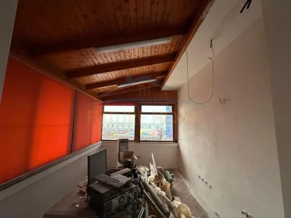 Durres, jap me qera ambjent biznesi Kati 2, 123 m² 1.500 € (Vollga Durres)