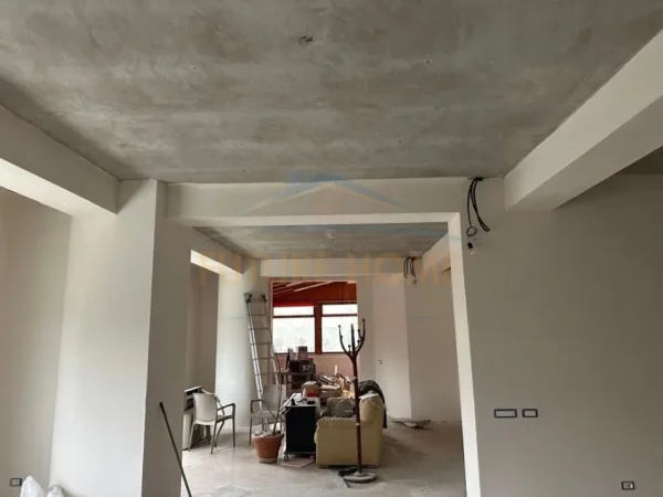 Durres, jap me qera ambjent biznesi Kati 2, 123 m² 1.500 € (Vollga Durres)