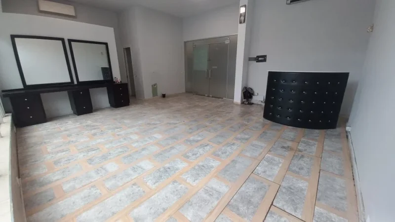 Tirane, jepet me qera zyre Kati 1, 50 m² 599 € (Rr e Kavajes)