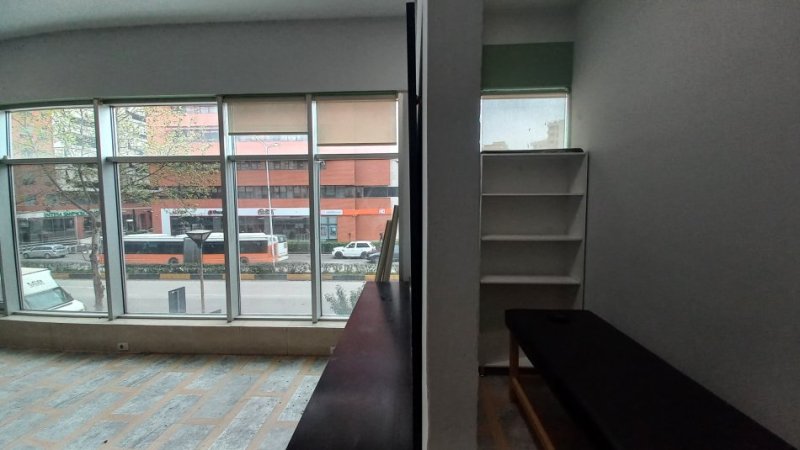 Tirane, jepet me qera zyre Kati 1, 50 m² 599 € (Rr e Kavajes)