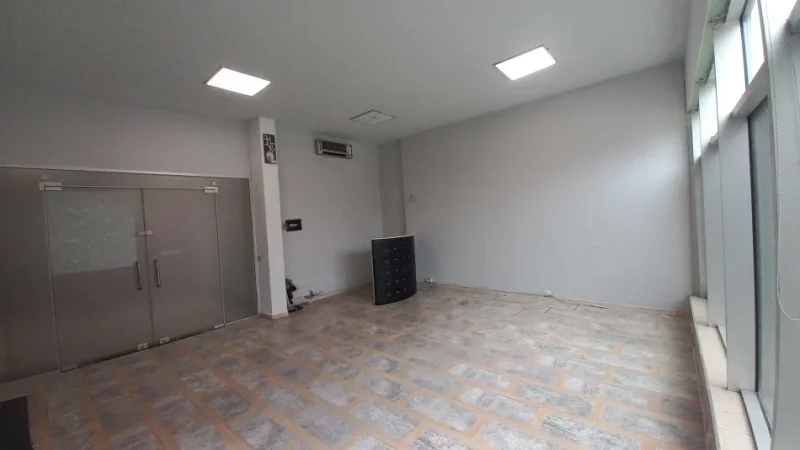 Tirane, jepet me qera zyre Kati 1, 50 m² 599 € (Rr e Kavajes)