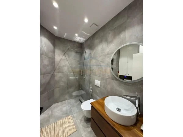 Tirane, shes apartament 2+1+Ballkon Kati 4, 70 m² 280.000 € (KOPSHTI ZOOLOGJIK)