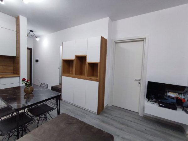 Tirane, jap me qera apartament 1+1 Kati 1, 51 m² 400 € (Konferenca e Pezes)