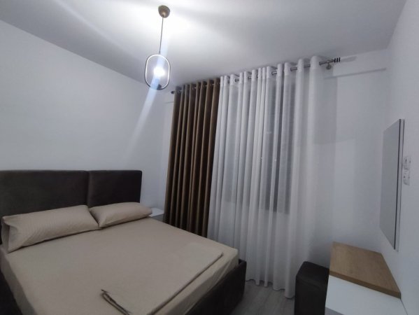 Tirane, jap me qera apartament 1+1 Kati 1, 51 m² 400 € (Konferenca e Pezes)